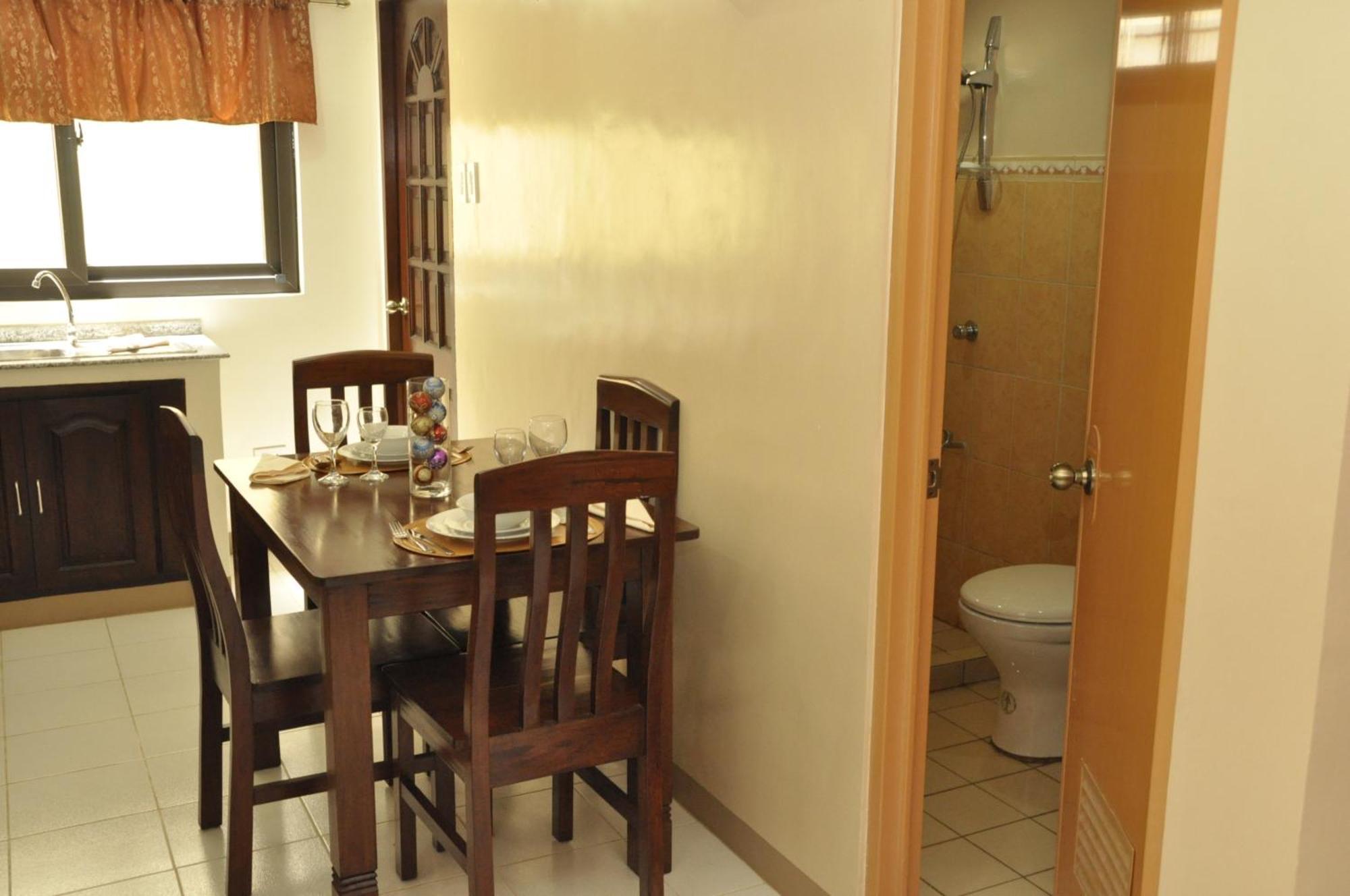 Pal-Watson Apartments Мактан Номер фото