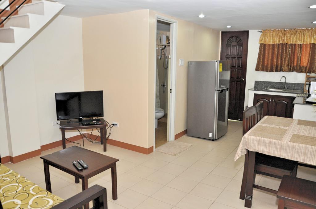 Pal-Watson Apartments Мактан Номер фото