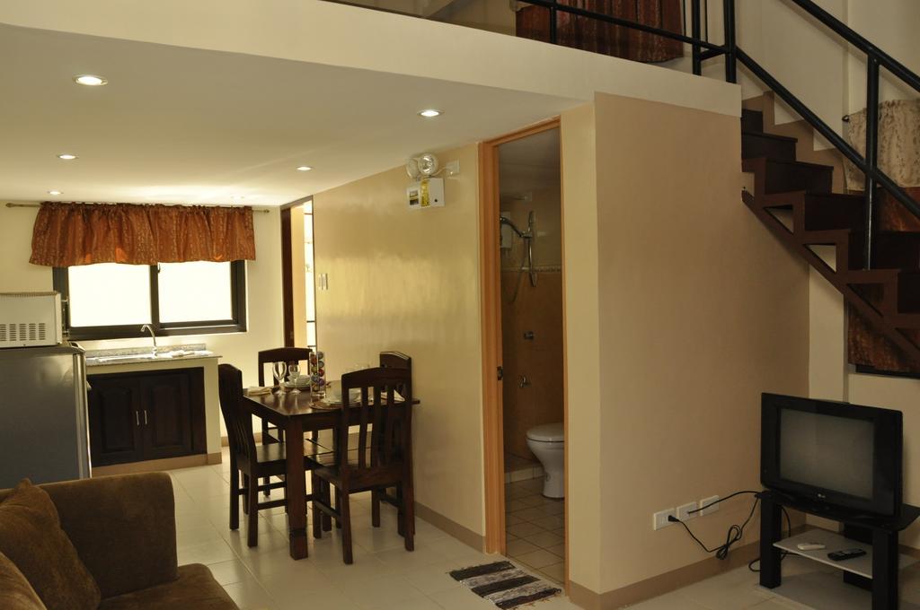 Pal-Watson Apartments Мактан Номер фото